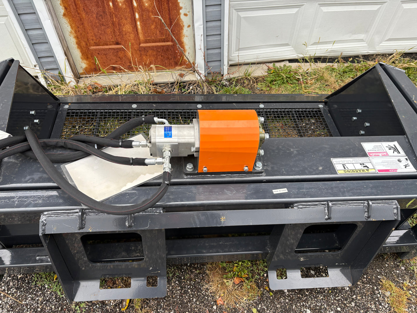 Wolverine hydraulic sifter bucket