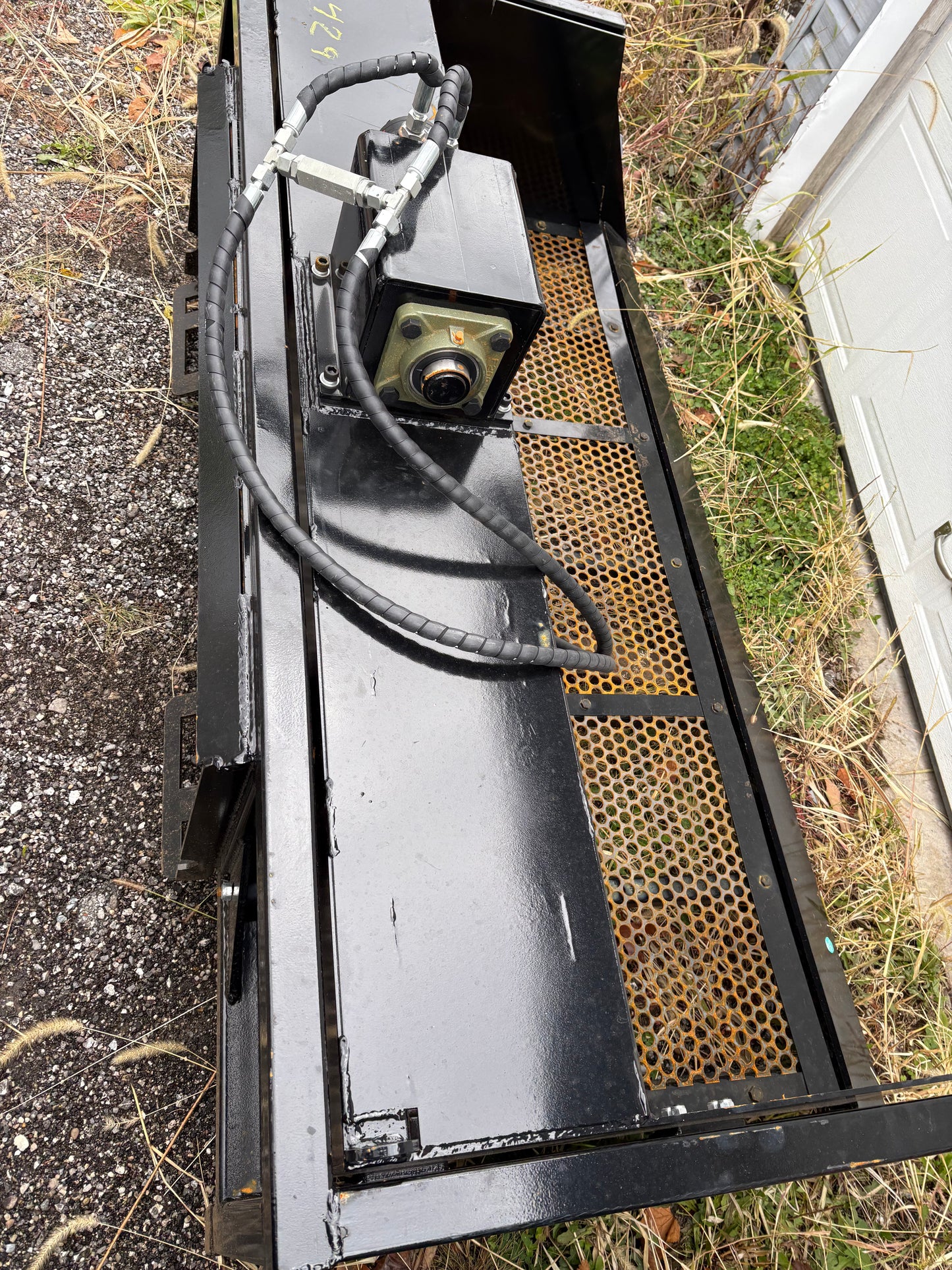 Hydraulic sifter bucket