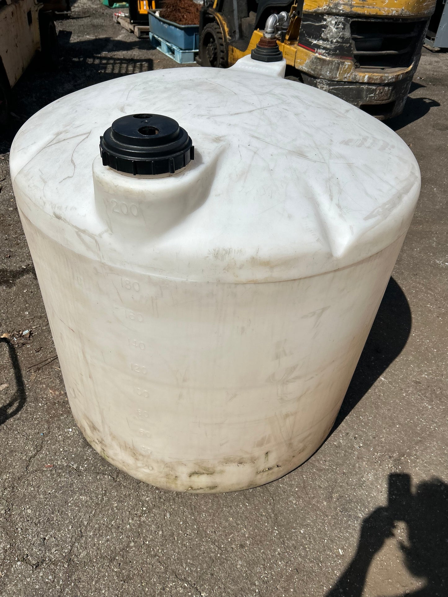 Plastic storage tank