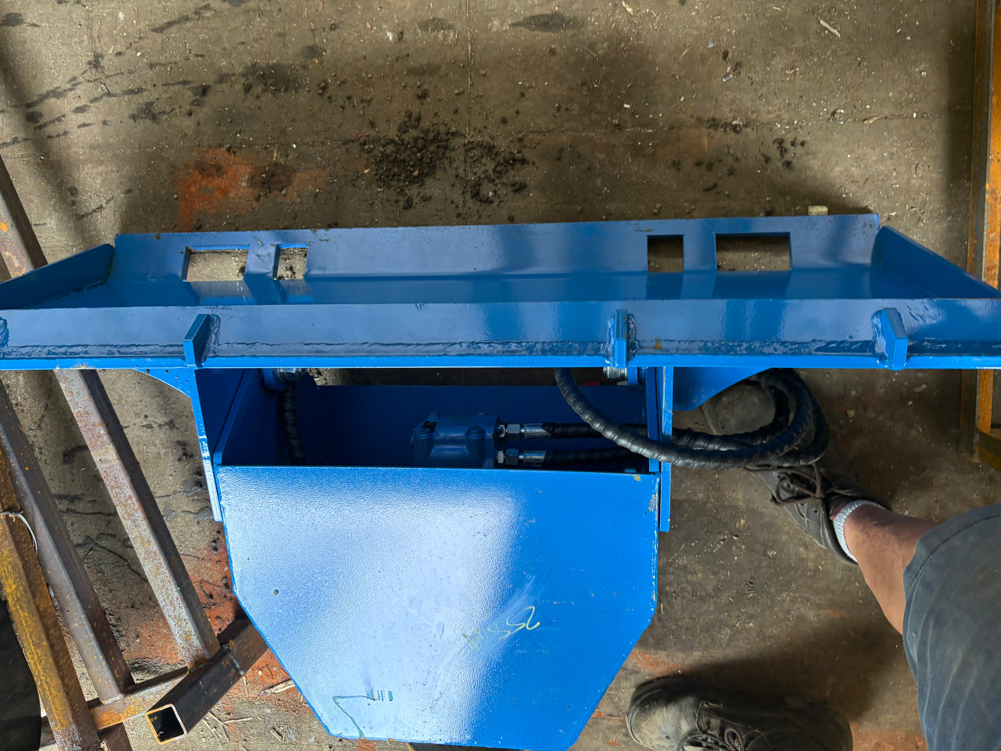 Skid steer log splitter