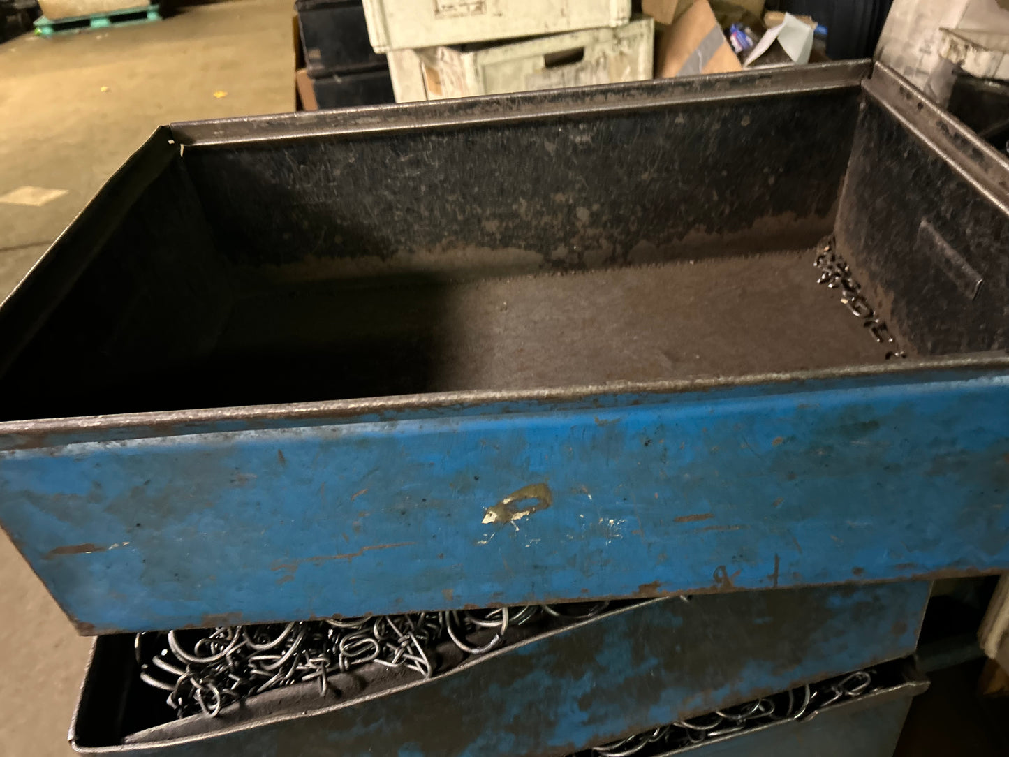 Steel tote pans