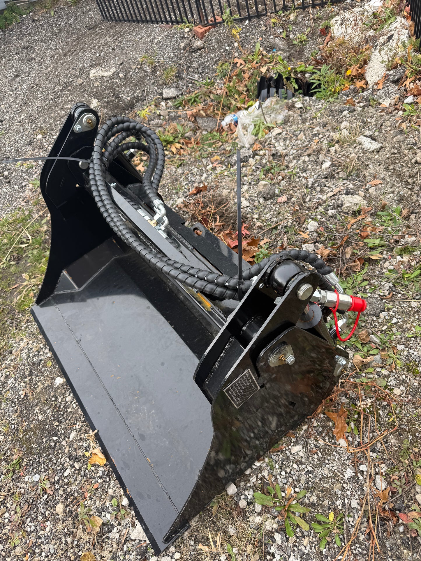 Mini skid steer 4 in 1 bucket