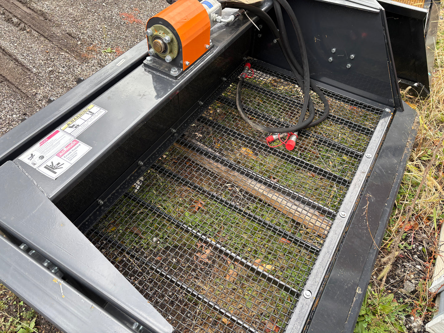 Wolverine hydraulic sifter bucket