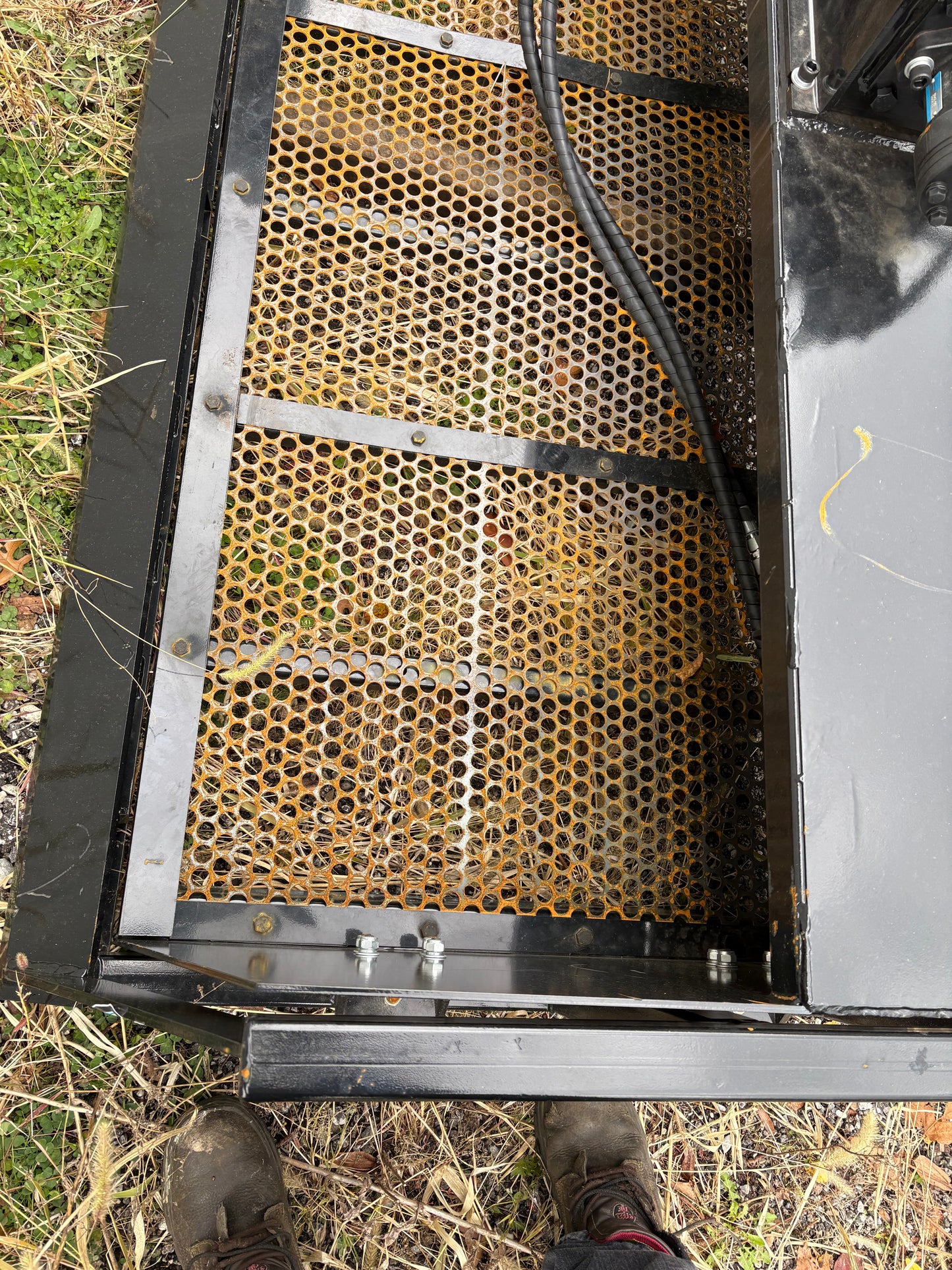 Hydraulic sifter bucket