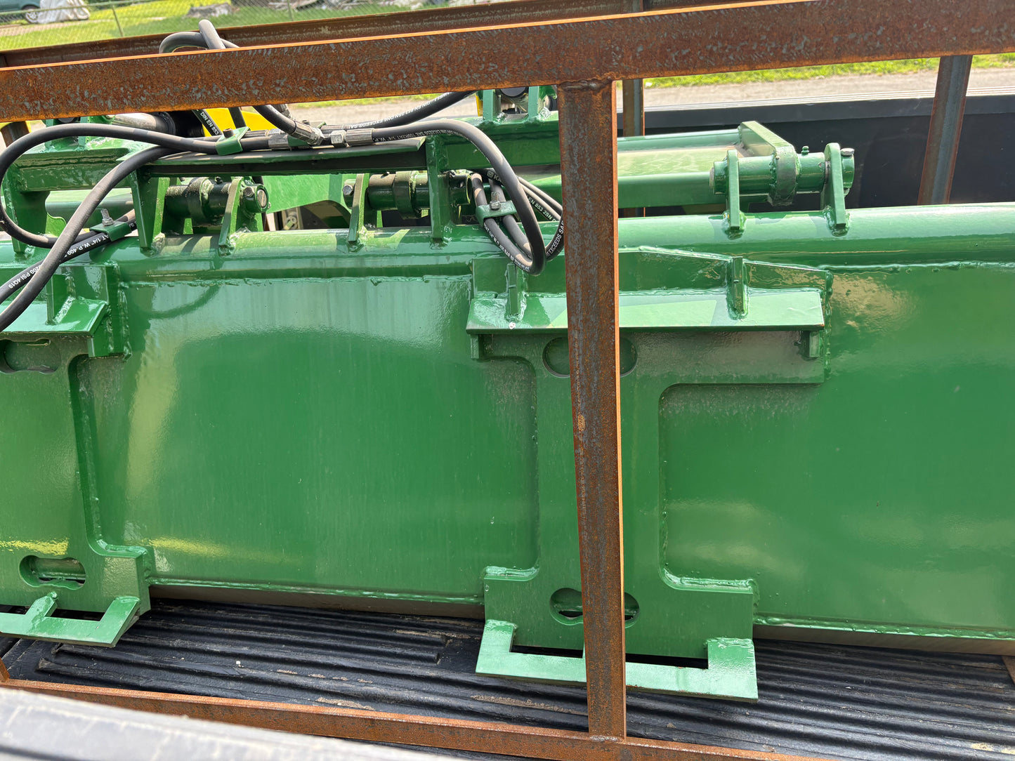 Skid steer grapple bucket