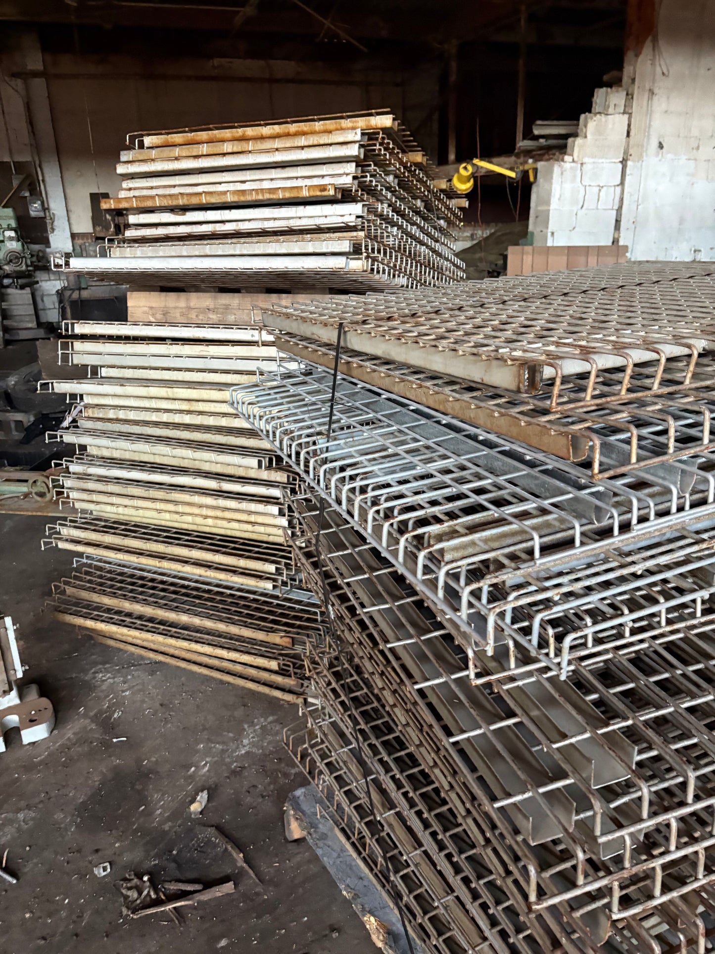 Wire decking