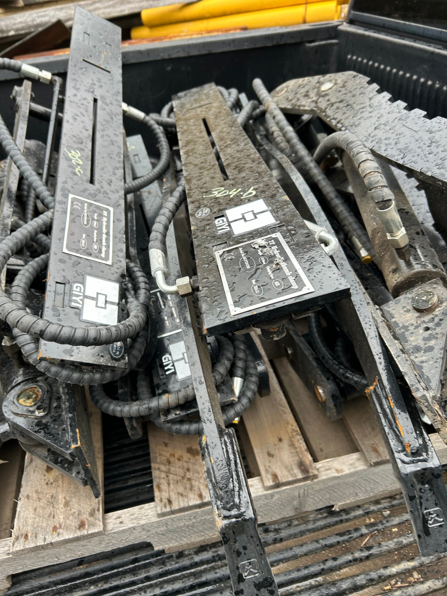 3 and 7 ton thumbs